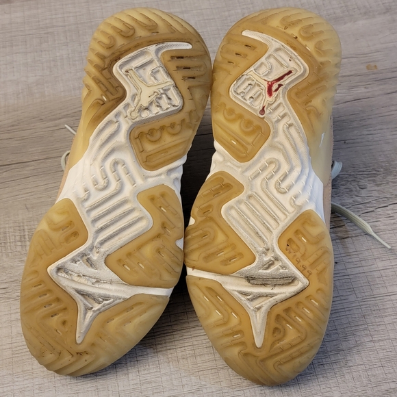 Jordan Athletic Shoes in Beige and Red - Picture 6 of 7